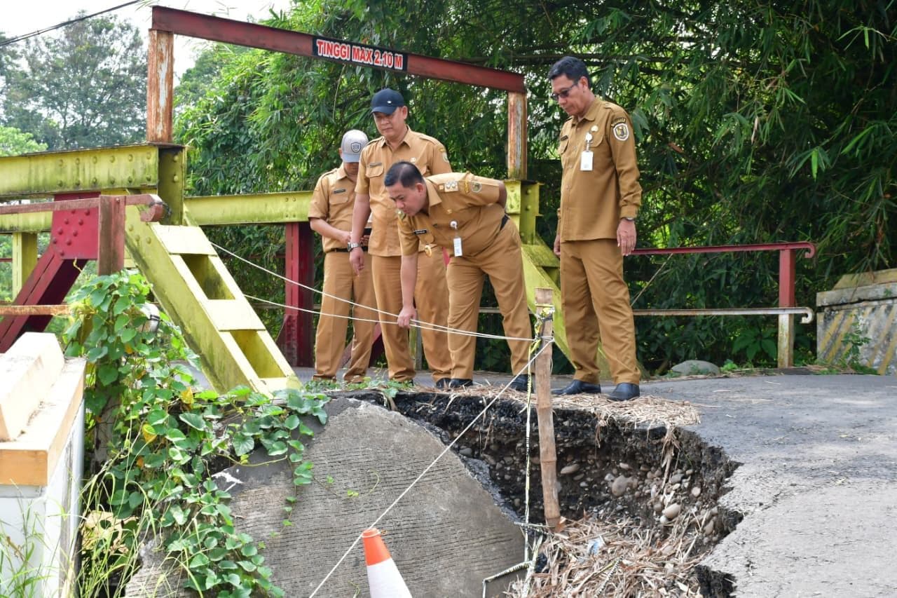 Plt. Bupati Pekalongan Tinjau Sejumlah Ruas Jalan Rusak, Fokus Perbaikan Infrastruktur 2026-2027