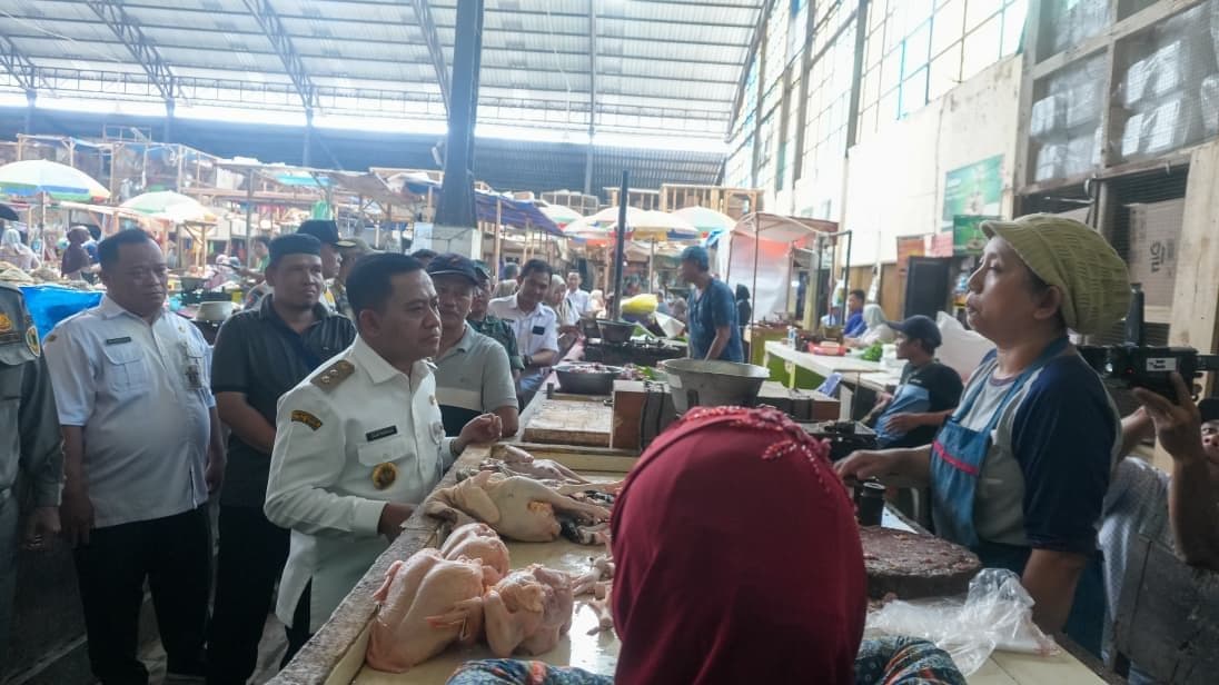 Pastikan Ketersediaan Pangan, Wabup Pekalongan Turun ke Pasar Kesesi