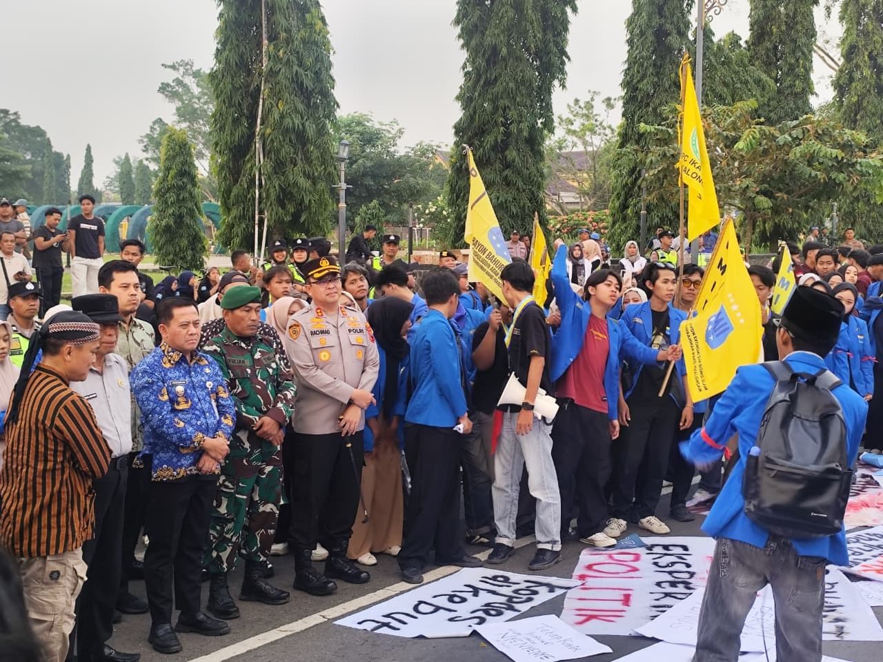 Plt Bupati Pekalongan Sukirman, Respons Aspirasi Massa PMII