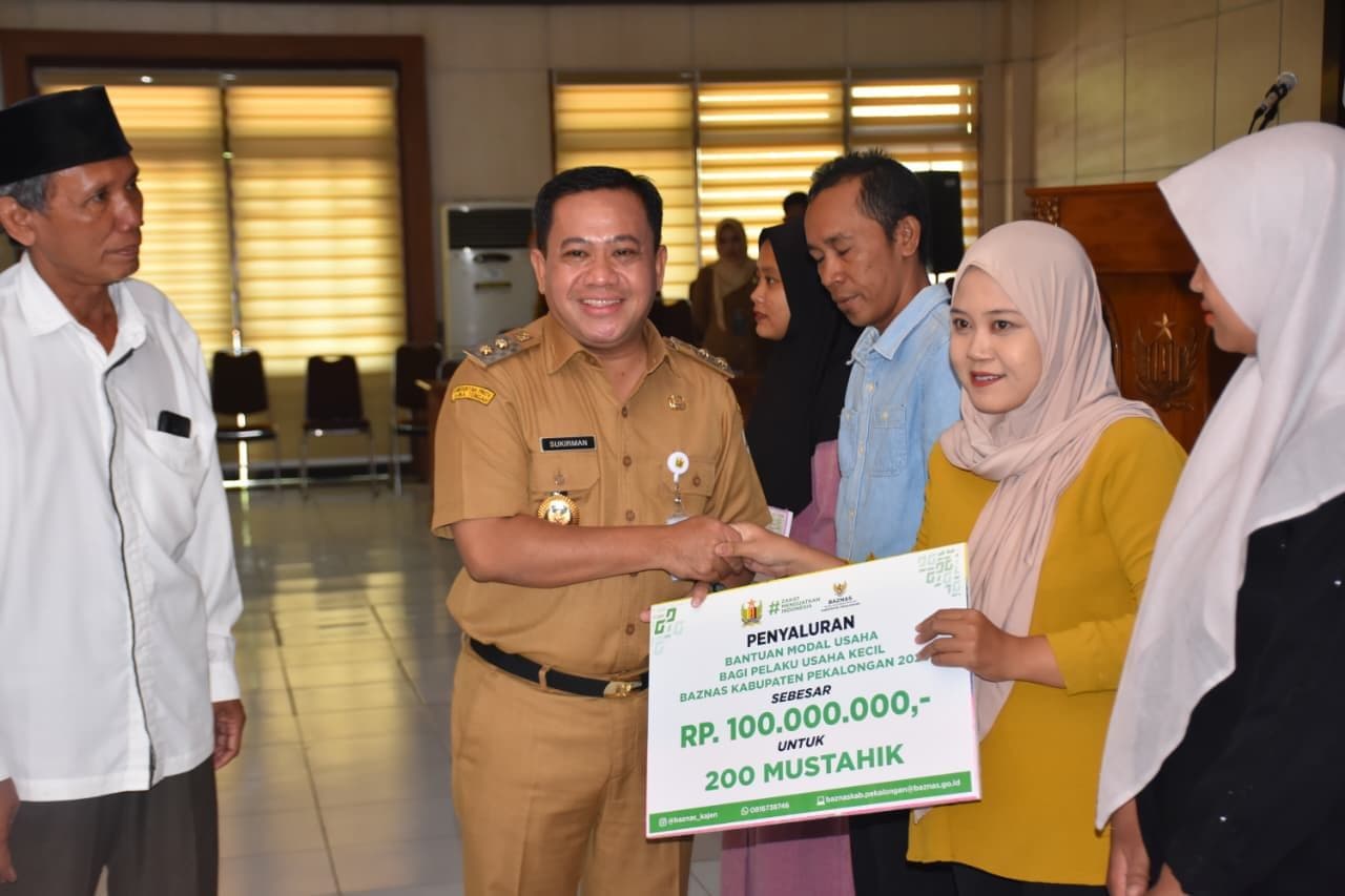 Pemkab Pekalongan Dorong Penguatan Ekonomi Masyarakat melalui Bantuan Usaha dan Jaminan Sosial