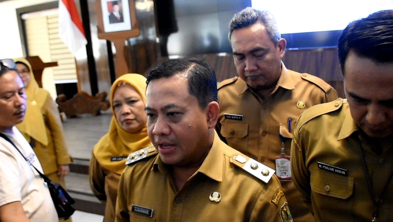 Pengendara Terobos Pengecoran Watusalam Viral, Plt Bupati Pekalongan Minta warga Bersabar